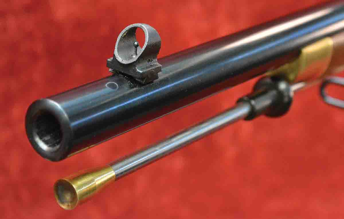 Pinhead-style front sight on the Volunteer rifle.